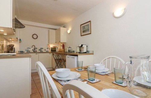 Porthcurno Cabaña | LONGSHIPS, country holiday cottage, with a garden in Porthcurno