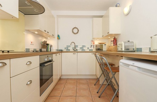 Porthcurno Cabaña | LONGSHIPS, country holiday cottage, with a garden in Porthcurno