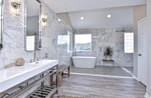 Jonestown Casa | Longterm Lake House with Views and Hot Tub