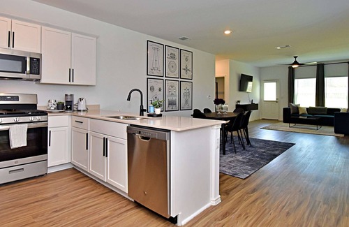 Del Valle Casa | Longterm Rental | Communal Pool, BBQ & Playgrounds