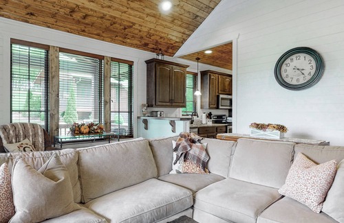 Glenville Cabaña | Longview Cottage - Tiny Home packed with modern charm & Chinquapin Amenities