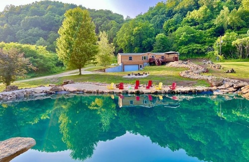 Harpers Ferry Cabina | Longview Lodge 6 Bedrooms with Hot Tub & Swimming Pond, firepit, & pool table