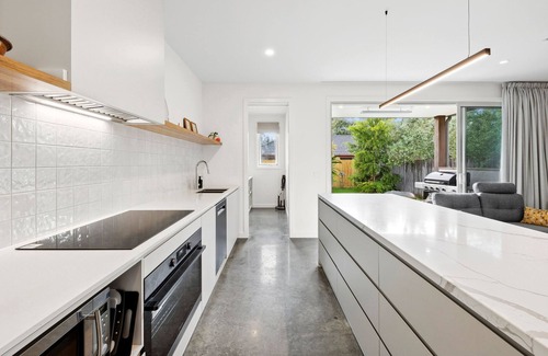 Point Lonsdale Casa | Lonnie - Elevate Your Escape: Luxury Living Steps from the Shore!