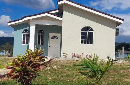 Lacovia Casa | Loodik Vacation Home Brompton Manor
