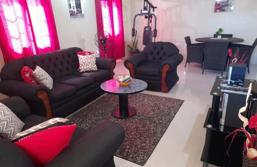 Lacovia Casa | Loodik Vacation Home Brompton Manor
