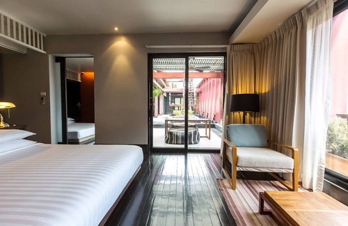 Si Yaek Maha Nak Casa | LoogChoob Homestay