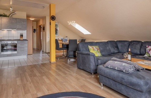 Harlesiel Apartamento | Look far, farther, farthest: The upper floor apartment with its approx. 60 sqm