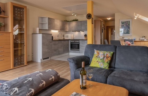 Harlesiel Apartamento | Look far, farther, farthest: The upper floor apartment with its approx. 60 sqm