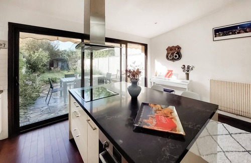 Le Bouscat Casa | Look forward to a wonderful break in this cozy vacation home.