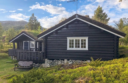 Sel Casa | Look forward to a wonderful time out in the rustic vacation home with sauna.