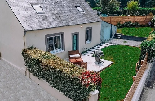 Corlay Casa | Look forward to a wonderful break in this cozy vacation home.