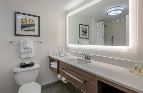 Savannah Hotel | Look No Further! 2 Comfortable Units w/ Free Parking, Near City Market!