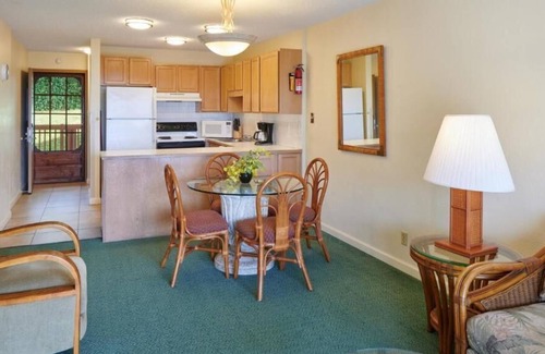 Nawiliwili Apartamento | Look No Further! 2 Convenient Rooms w/ Private Balcony to Enjoy Fantastic View