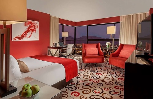 Downtown Las Vegas Hotel | Look No Further! 3 Modern Accommodations, City or Mountain View, Outdoor Pool!