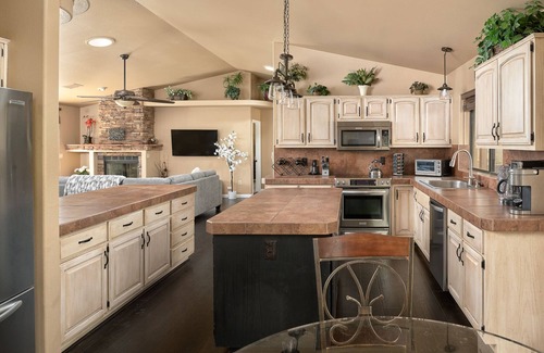 Hidden Valley Ranch Casa | LOOK NO FURTHER-4,000sf Hillside with Views TV's & Pool Table