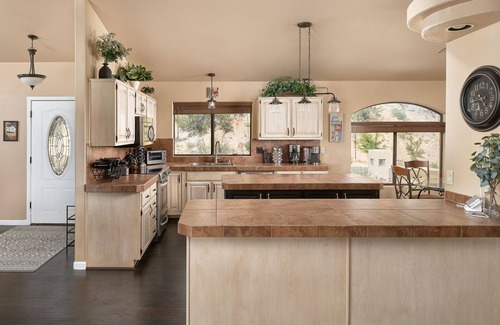 Hidden Valley Ranch Casa | LOOK NO FURTHER-4,000sf Hillside with Views TV's & Pool Table
