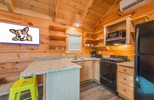 Bryan Cabina | Look No Further! Full Kitchen, Outdoor Swimming Pool, Pets are Allowed Here