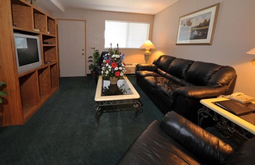 Nampa Hotel | Look No Further! On-site Restaurant and Bar, Near Idaho Black History Museum!