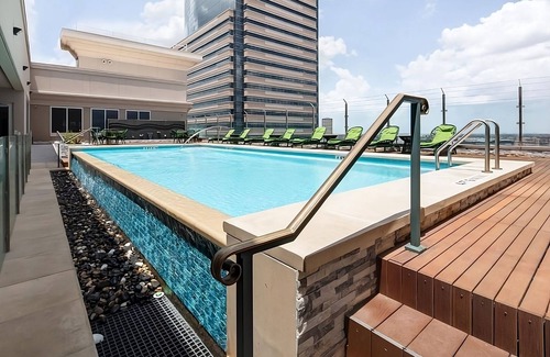 Texas Medical Center Casa | Look No More! 2 Modern Units, Pet-Friendly, Outdoor Pool, Near NRG Stadium