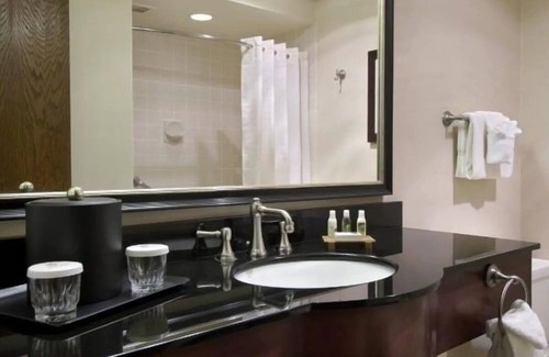 Elko Casa | Look No More! Outdoor Pool, FREE Parking, Pets Allowed Near Main City Park!