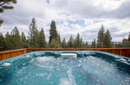Kings Beach Casa | Look Out Lodge - On North Shore w Lake View, Hot Tub, Pool Table and Pet Friendly