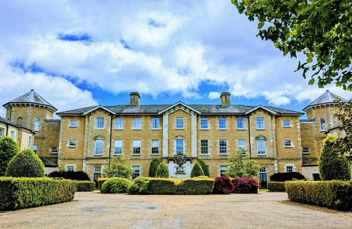 Littlemore Apartamento | Looking for something special? Penthouse Apartment in Grade 2 listed Manor