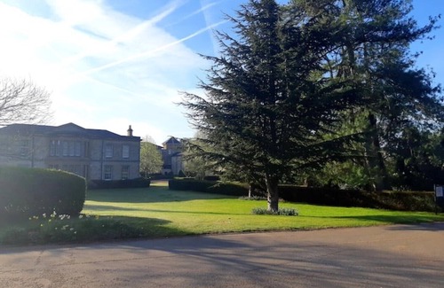 Littlemore Apartamento | Looking for something special? Penthouse Apartment in Grade 2 listed Manor
