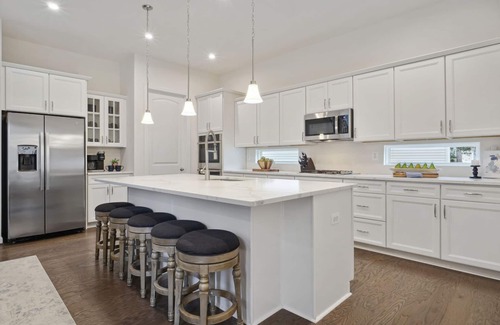 Frankford Casa | Booking for Fall 2025! Discounts available.