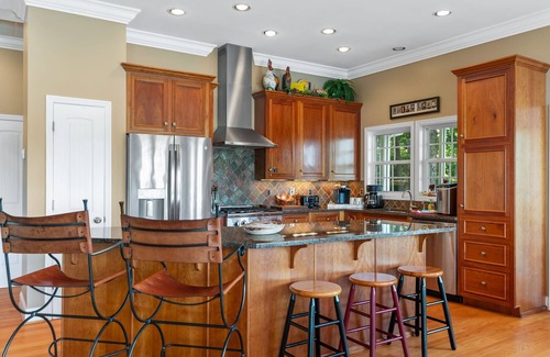Stoney Point Landing Casa | Smith Lake Rentals & Sales - MIRADA AL PUNTO DE PIEDRA - Porches envolventes con vista al lago