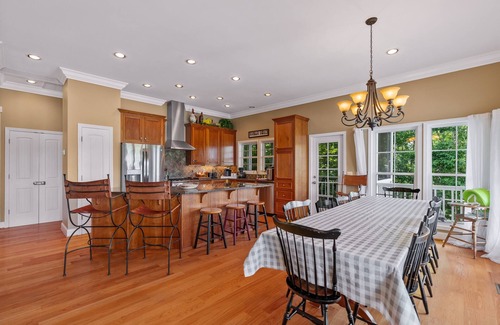 Stoney Point Landing Casa | Smith Lake Rentals & Sales - MIRADA AL PUNTO DE PIEDRA - Porches envolventes con vista al lago