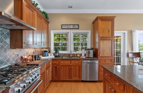 Stoney Point Landing Casa | Smith Lake Rentals & Sales - MIRADA AL PUNTO DE PIEDRA - Porches envolventes con vista al lago