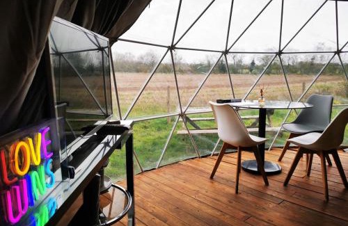 Lincoln Casa | Lookout Domes for Groups upto 12, Hot tub