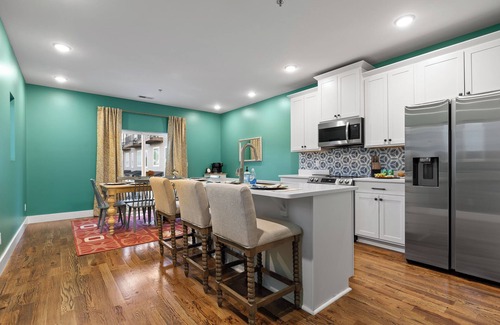 Chattanooga Casa | Lookout Getaway: Luxury 4 Bedroom, Rooftop Deck
