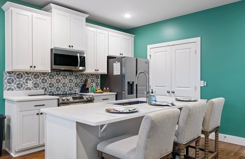 Chattanooga Casa | Lookout Getaway: Luxury 4 Bedroom, Rooftop Deck