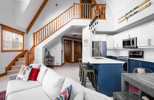 The Blue Mountains Casa | Lookout Lodge - Outdoor Pool / Shuttle to Blue