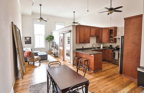 Monroe Apartamento | Lookout Loft over the Monroe Square