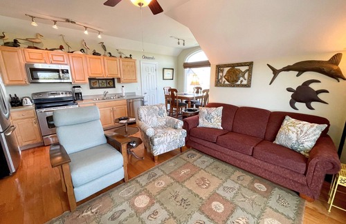 Ocracoke Condominio | Loon's Loft: Condo maravillosamente amueblado ubicado en el centro. Piscina.