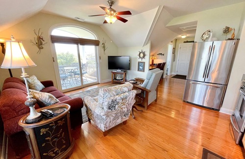 Ocracoke Condominio | Loon's Loft: Condo maravillosamente amueblado ubicado en el centro. Piscina.
