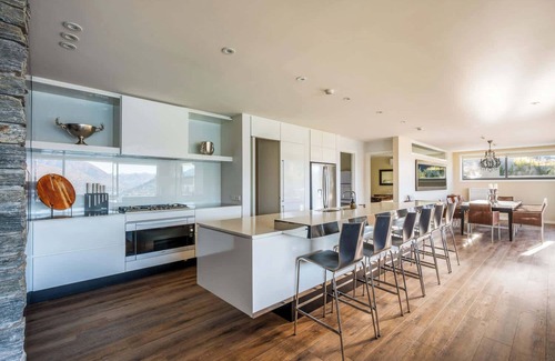 Fernhill Apartamento | Lordens 1- Free Parking, Hot Tub, AC, Fireplace