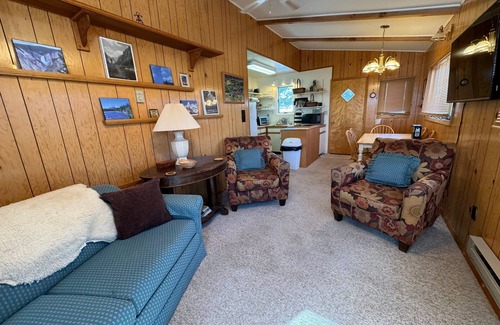 Wapiti Cabina | Loren's Lookout- pet friendly, on the way to Yellowstone National Park