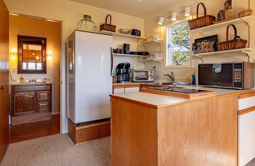 Wapiti Cabina | Loren's Lookout- pet friendly, on the way to Yellowstone National Park