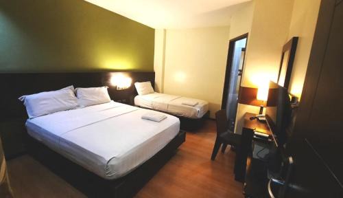 Bangkal Hotel | Lorenzzo Suites Hotel Makati