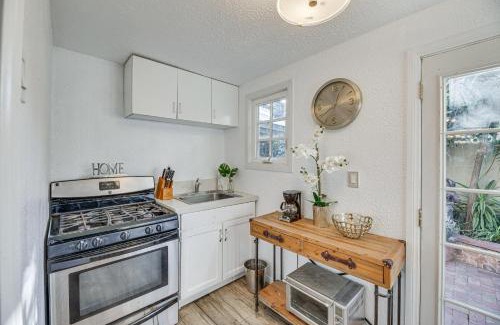 Los Angeles Apartamento | Los Angeles Apartment with Patio, 4 Mi to Downtown!