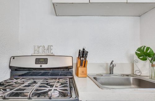 Los Angeles Apartamento | Los Angeles Apartment with Patio, 4 Mi to Downtown!