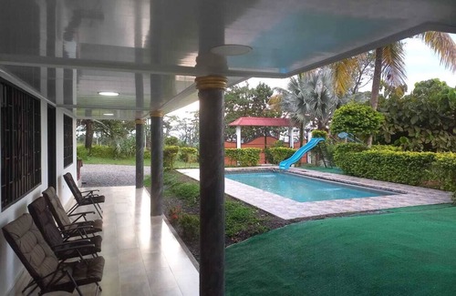 Restrepo Cabaña | Casa campestre Los Ángeles: ¡Disfruta de senderismo, biciruta, rios y mirador :)