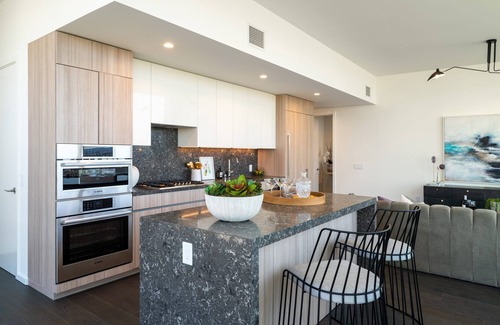 Commerce Condominio | Los Angeles Down Town Lux Condo with Wrap Around Balcony and Spectacular Views