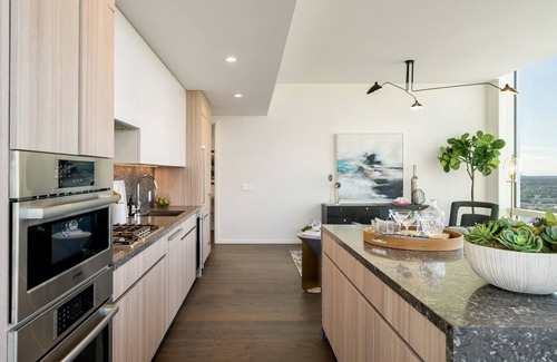 Commerce Condominio | Los Angeles Down Town Lux Condo with Wrap Around Balcony and Spectacular Views
