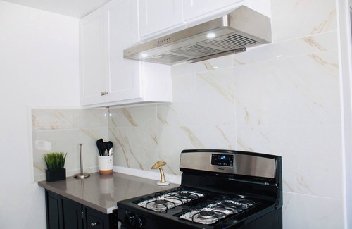 Monterey Park Casa | LOS ANGELES RED ROSE-HEART OF MONTEREY PARK