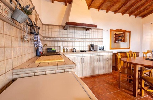 Santa Cruz de la Palma Casa | Casa de Los Establos - Finca Camacho