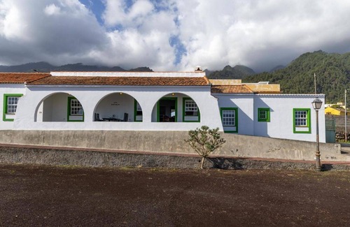 Santa Cruz de la Palma Casa | Casa de Los Establos - Finca Camacho